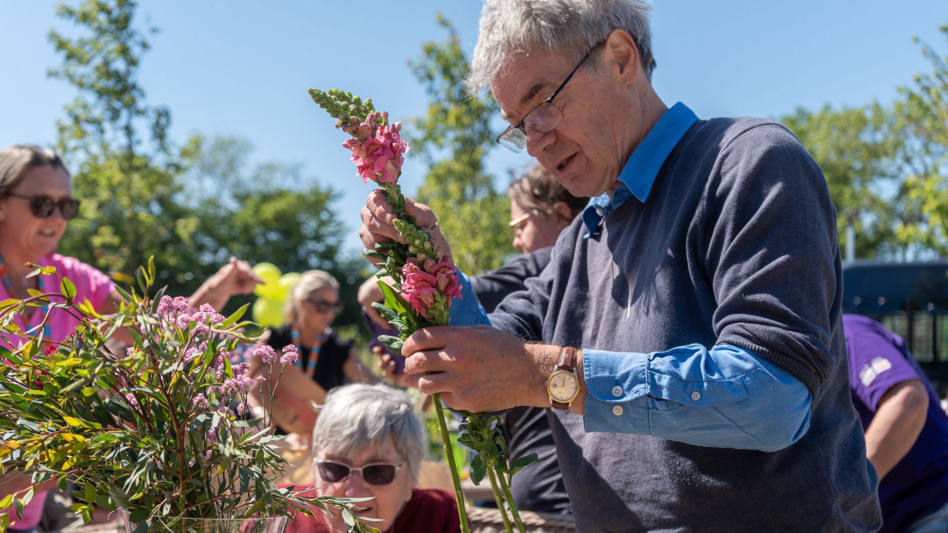 client arranging flowers at picnic