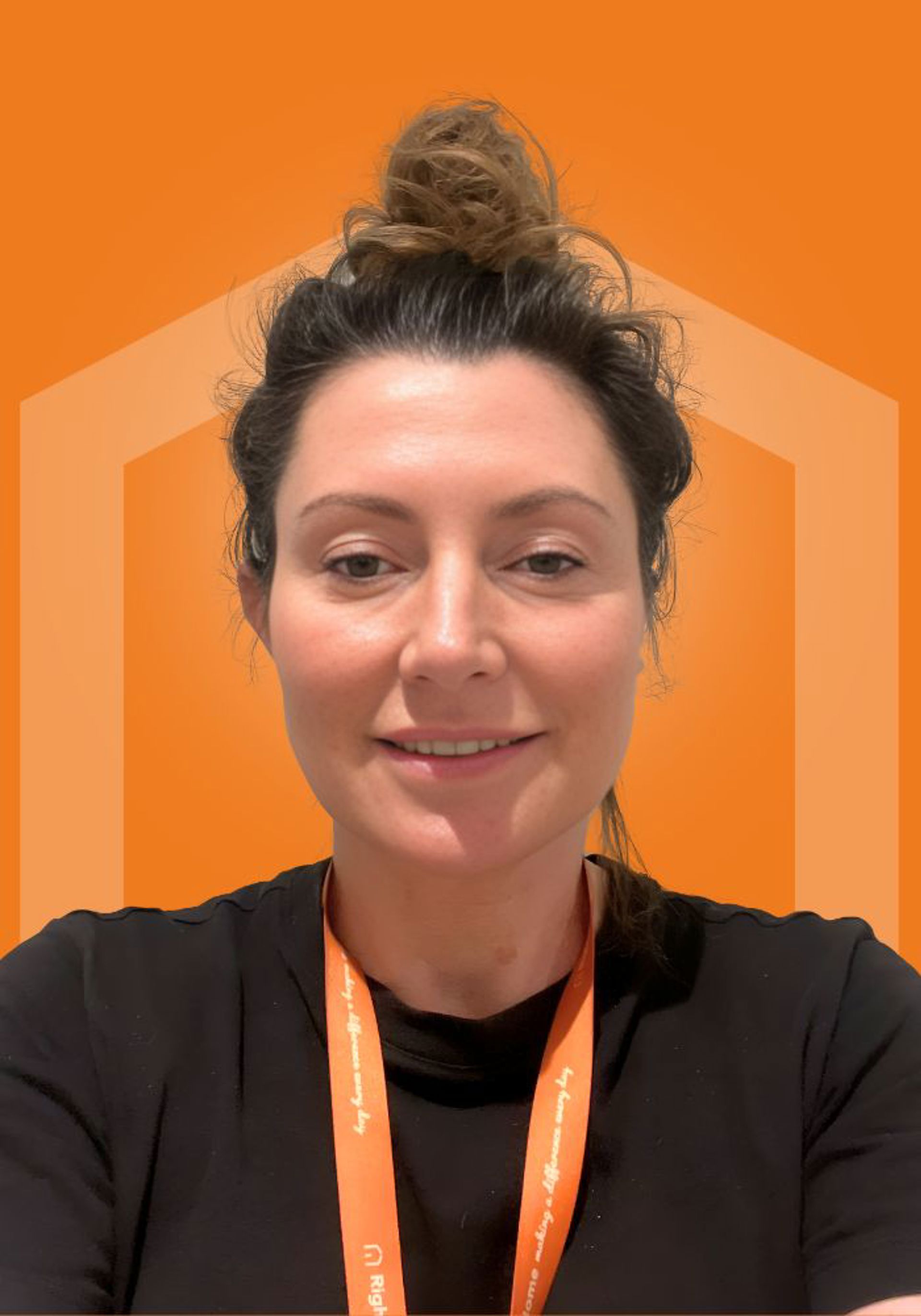 lisa-caregiver-at-right-at-home-elderly-care-at-home-provider-in-cheshire-east-covering-stockport-wilmslow-and-macclesfield