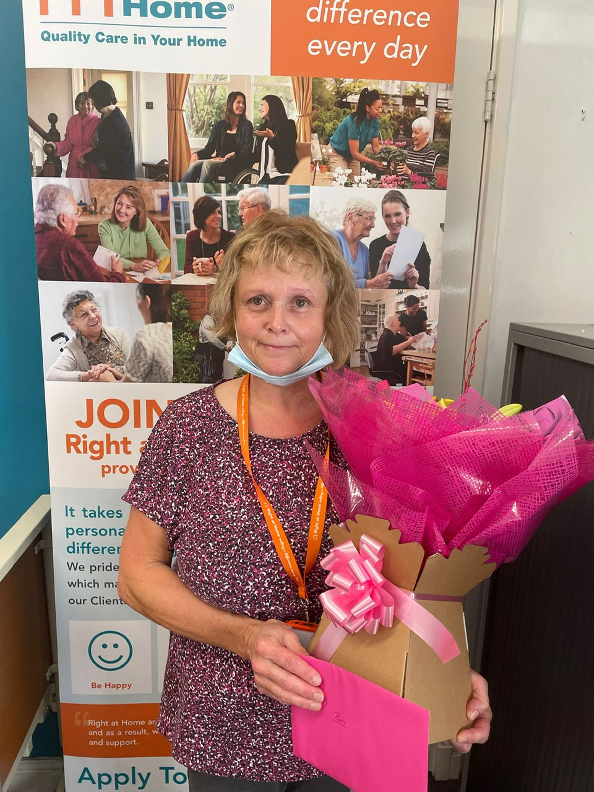 hannah-caregiver-at-right-at-home-elderly-care-at-home-provider-in-cheshire-east-covering-stockport-wilmslow-and-macclesfield