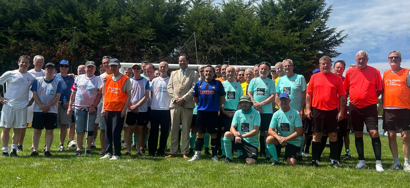 The mayor and all participants of the day in a group photo