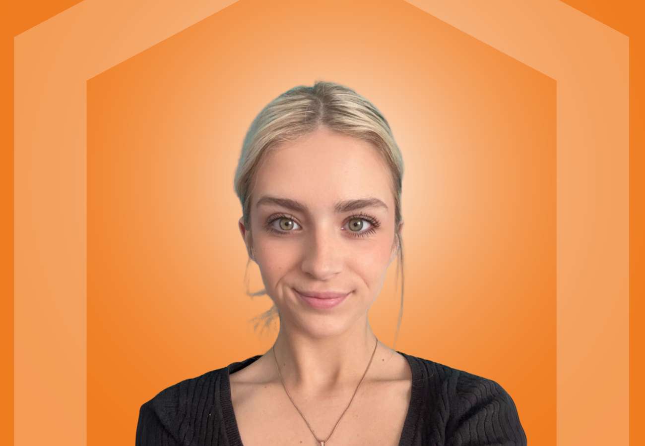 freya-caregiver-at-right-at-home-elderly-care-at-home-provider-in-cheshire-east-covering-stockport-wilmslow-and-macclesfield