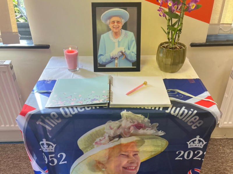 Picture of Queen Elizabeth Jubilee Flag and a pink candle.