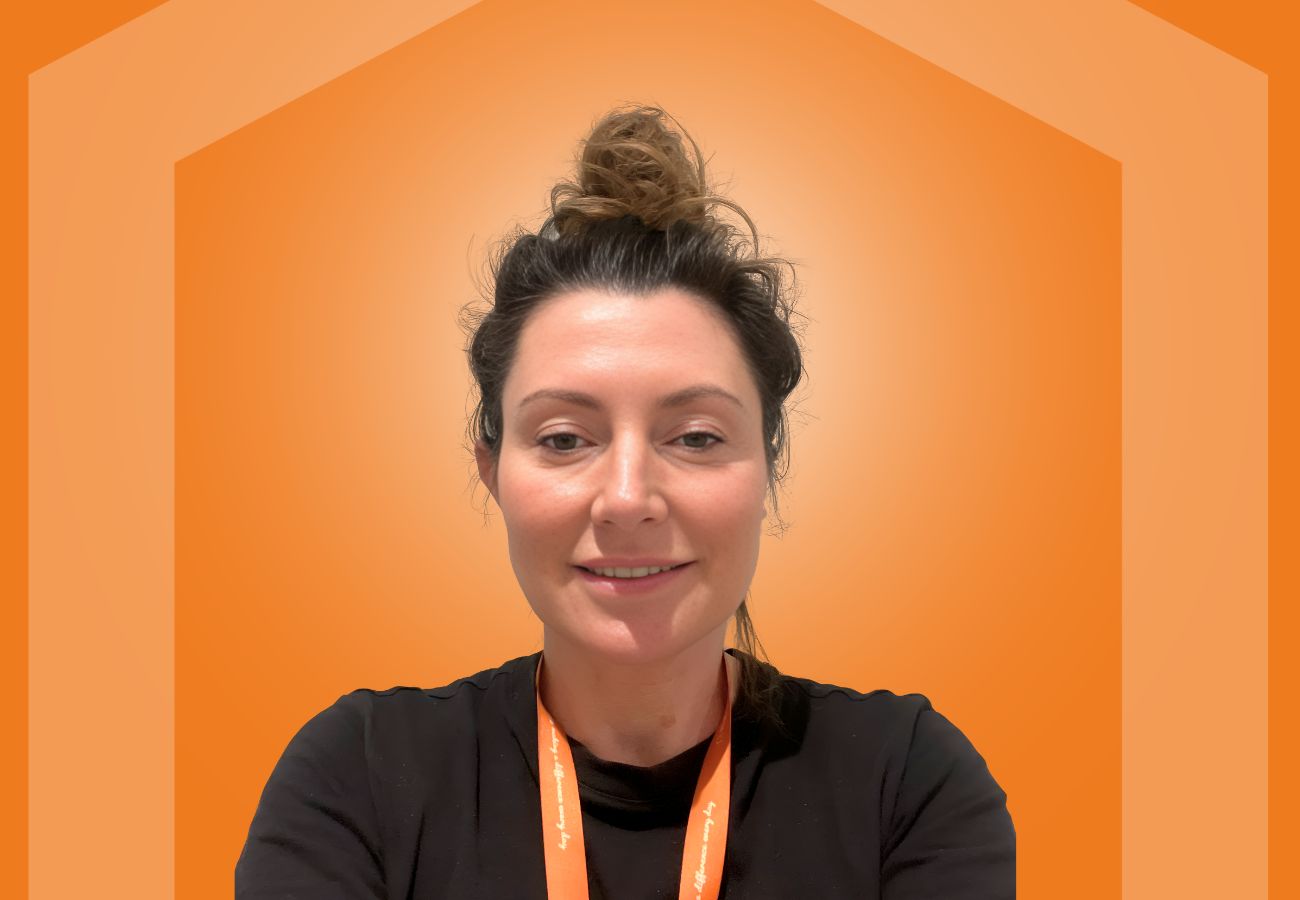 lisa-caregiver-at-right-at-home-elderly-care-at-home-provider-in-cheshire-east-covering-stockport-wilmslow-and-macclesfield